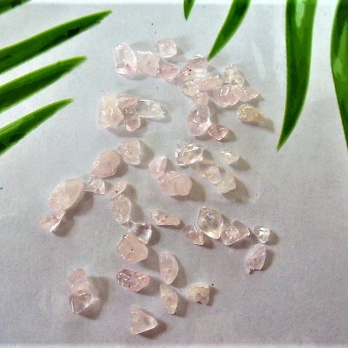 45 perles chips quartz 4 à 10 mm blanc rosé, sachet de 5 gr