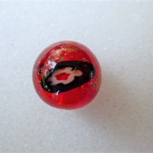 Perle ronde  verre murano 16 mm rouge fleur blanche sur noir touches éclats or