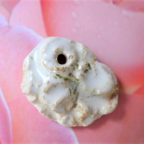 Perle palet 27 x 22 mm en céramique émaillée de fabrication artisanale