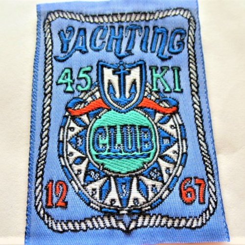 Applique écusson yachting club fond bleu lap 614 patch à coudre 6.4 cm x 4.5 cm