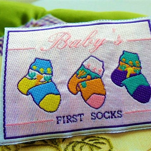 Applique baby's first socks 7 x 5 cm patch écusson 1131 pour customisation textile à coudre couture et décoration