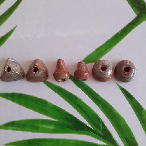 6 perles céramique 15 à 18 mm mélange de formes beige rosé gris faîtes mains
