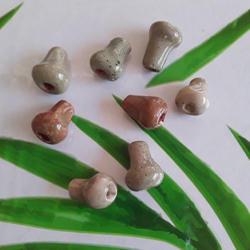 8 perles céramique 12 à 17 mm forme poire, mélange de couleurs beige rosé gris faites mains