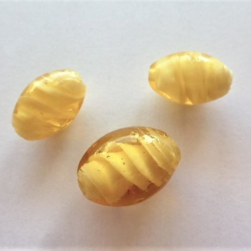 3 perles verre style murano tons ambre miel formes olive de 18 à 21 mm
