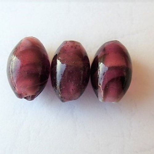 3 perles ovales verre style murano forme olive 18 mm mauve coeur spirale blanche