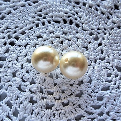 2 perles anciennes nacrées ivoire rondes15 mm en acrylique