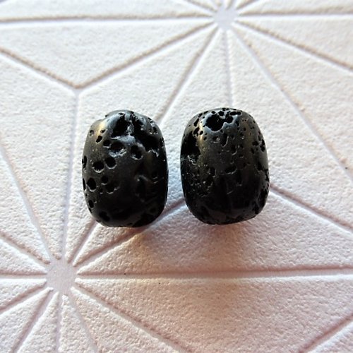 2 perles gemmes pierre lave de roche noire ovales  15 et 16 mm pierre organique