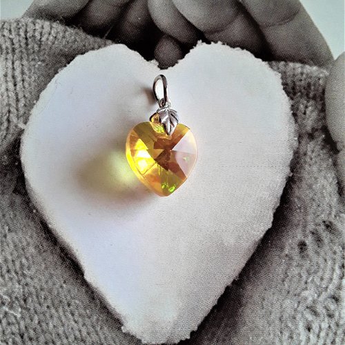 Pendentif coeur cristal ambre 25 x 15 mm bélière argenté