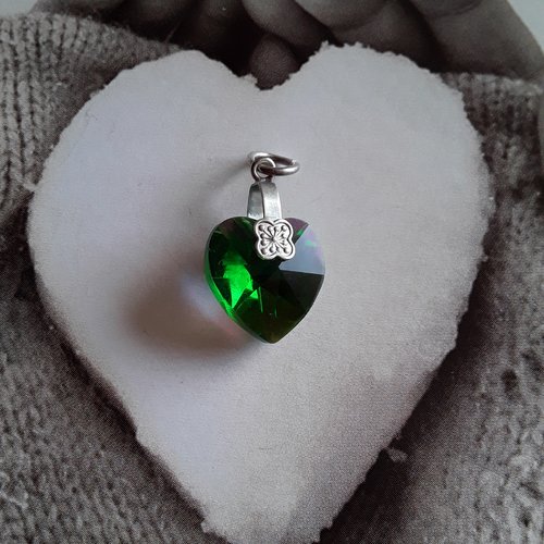 Breloque pendentif coeur cristal couleur verte 27 x 15 mm bélière argent