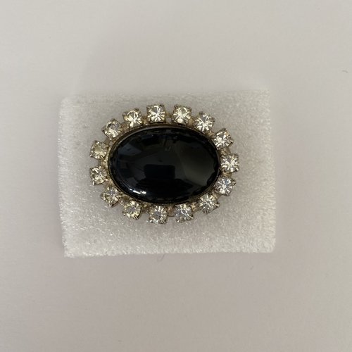 Broche ovale noire et vieil argenté avec strass cristal enchâssés pour customisation sur épinglette