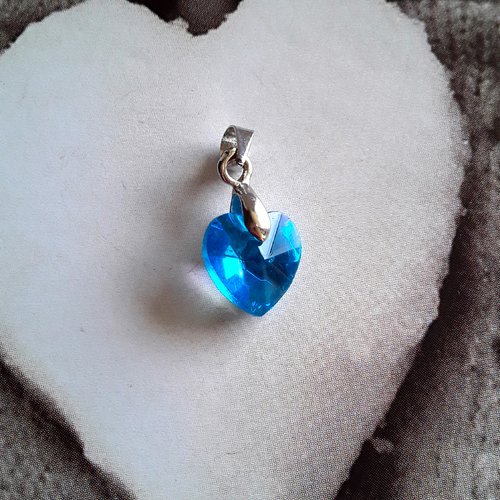 Pendentif breloque coeur cristal bleu turquoise 21 x 10 mm bélière argent