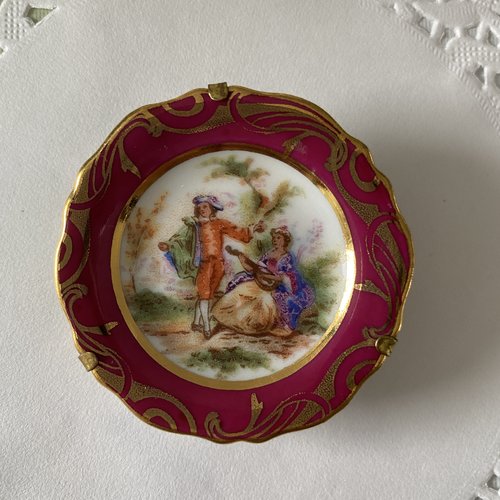 Assiette miniature porcelaine limoges fm scène romantique dessin fragonard bordure bordeaux pour maison pupées