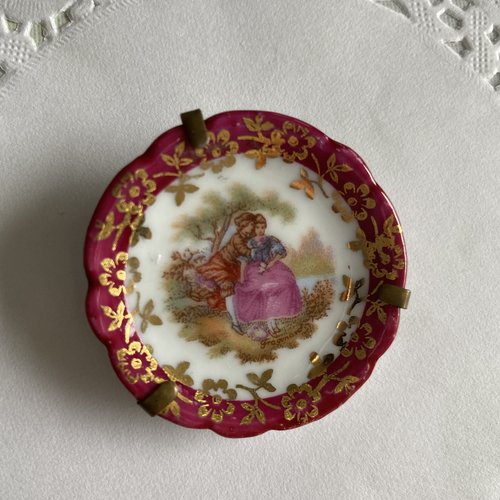 Assiette miniature porcelaine limoges bardet personnages romantiques fragonard bordure bordeaux pour maison poupées
