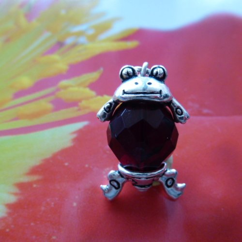 Breloque pour pendentif, grenouille argent tibétain, perle à facettes verre de cristal rouge rubis
