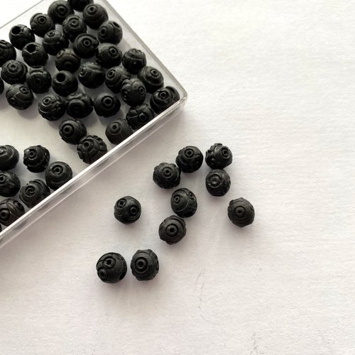 10 perles rondes noires 8 mm en bois de buis guilloché, travaillées main