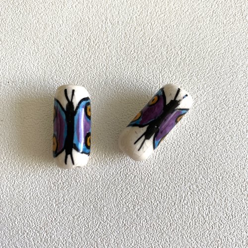 2 perles céramique tubes 23 mm en porcelaine motif papillon