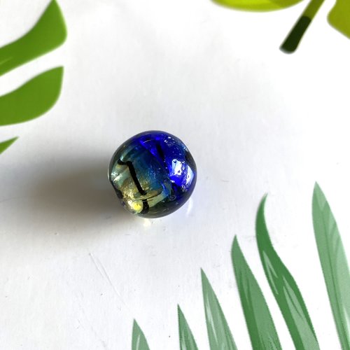 Perle ronde en verre bleu dégradé irisé d'or