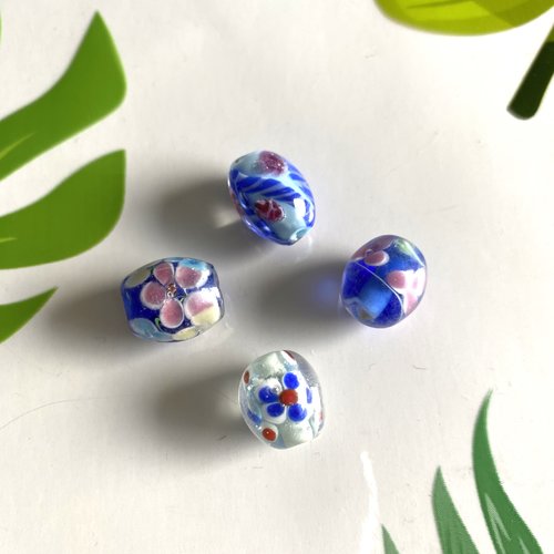 4 perles forme ovale en verre bleu avec décor intérieur fleurs style murano