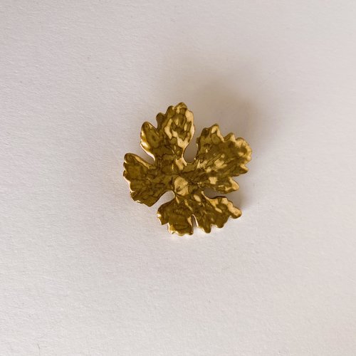 Broche feuille dorée à l'or fin 18 carats dos épinglette