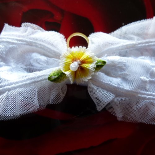 Noeud en dentelle 7 cm x 4.5 cm couleur blanc fait main