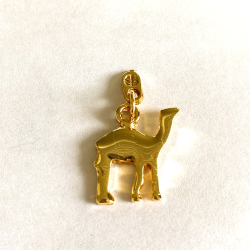 Breloque chameau doré à la feuille d'or14 mm