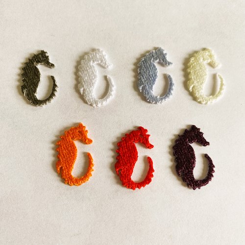Applique thermocollante hippocampe brodé 22 mm couleurs au choix