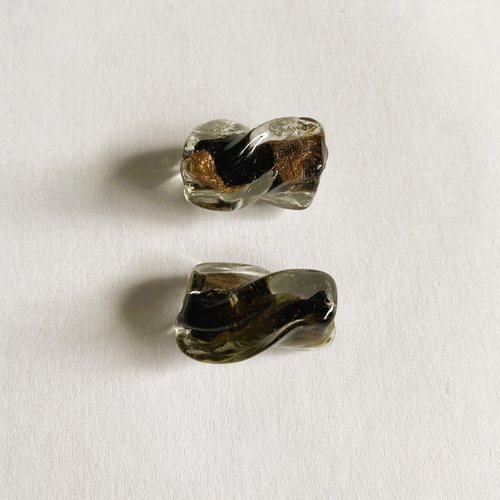 2 perles tubes verre façon murano torsadée noires et cuivre