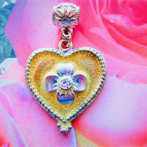 Breloque coeur 45 mm style rétro, métal argenté et strass sur bélière