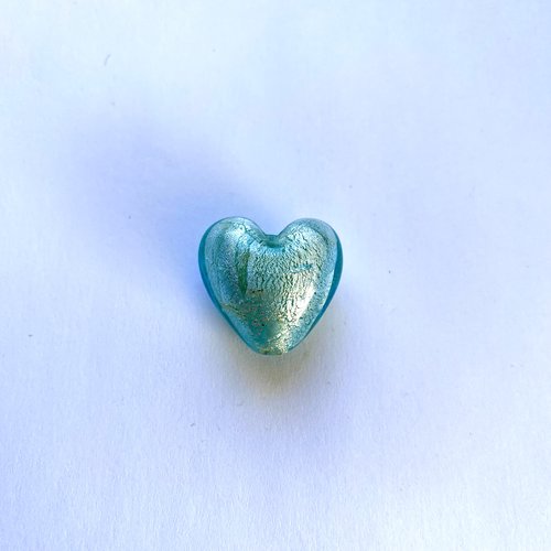 Perle coeur bleu ciel 21 mm en verre murano