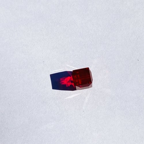 1 perle cube facettée 8 mm rouge siam en cristal swarovski