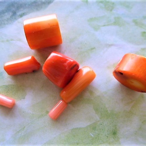 7 perles branches corail orange et rose couleur rares de 7 à 15 mm