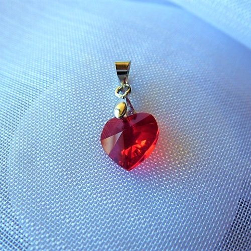 Pendentif coeur cristal rouge siam 20 x 10 mm bélière argent