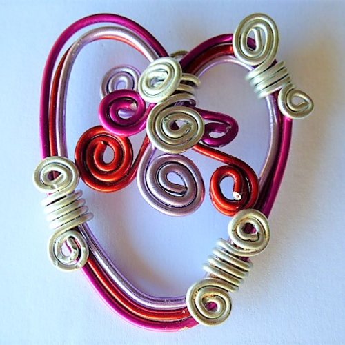 Breloque coeur tressé en fil de fer 7cm coloré pour pendentif
