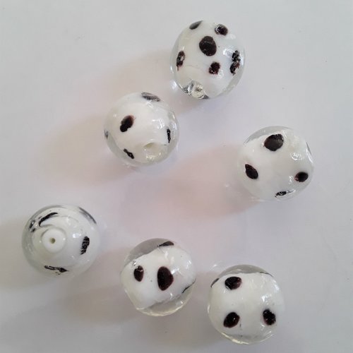 Perle ronde, verre murano faite main, intérieur blanc à pois noirs, diamètre 19 mm