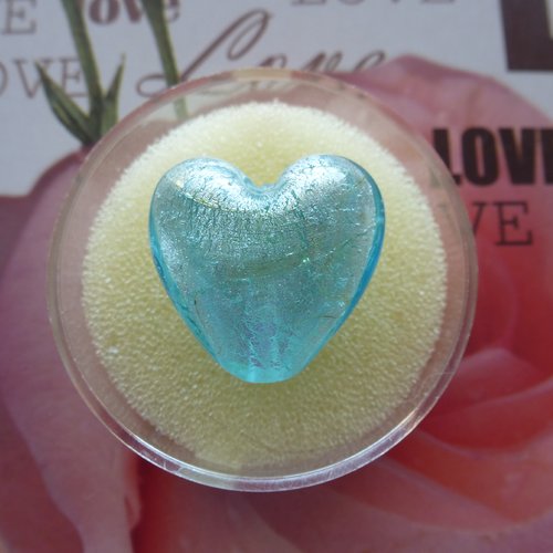 Perle coeur bleu ciel 20 mm en verre murano
