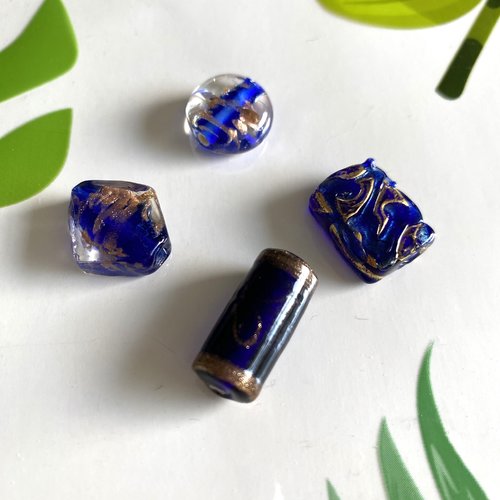 4 perles en verre bleu et or tailles et formes variées