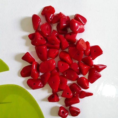 51 perles chips jaspe pierres rouges  5 à 9 mm