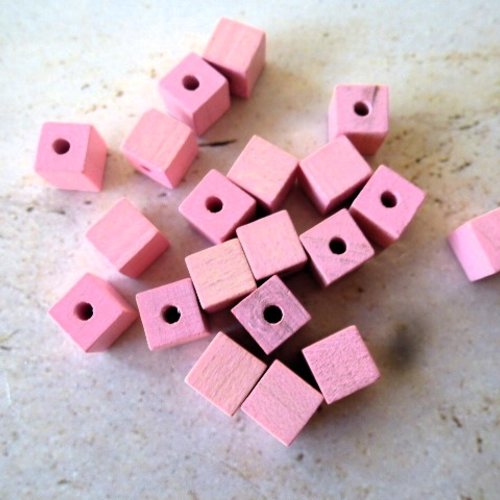 Perle cube en bois 6 mm couleur rose