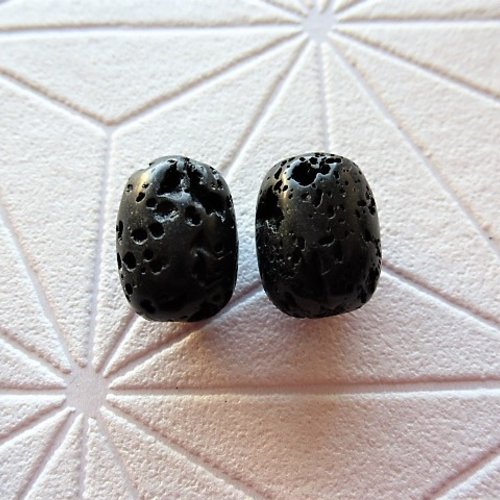 2 perles pierre lave de roche noire ovales 15 et 16 mm