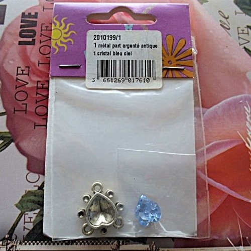 Breloque connecteur 1.8 cm métal argenté forme coeur strass aigue marine