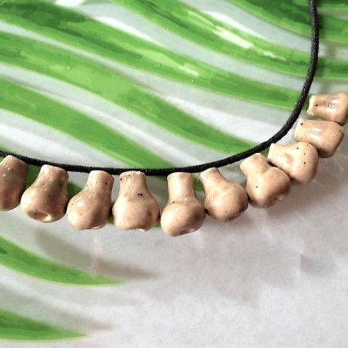 10 perles céramique artisanales 13 mm beige forme poire