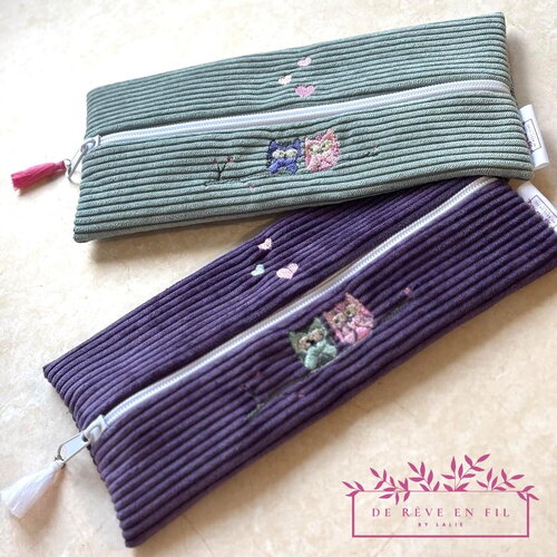 Trousse plate en velours côtelé avec chouettes brodées – pochette zippée artisanale et originale, pour l'école, le maquillage...