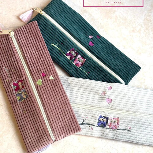 Trousse plate brodée chouettes – tissu velours côtelé – cadeau mignon  – accessoire scolaire - trousse école