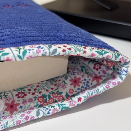 Pochette livre de poche brodée molletonnée – housse protège roman – pochette roman épais – accessoire lecture – housse livre