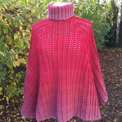 Poncho crochet rouge framboise