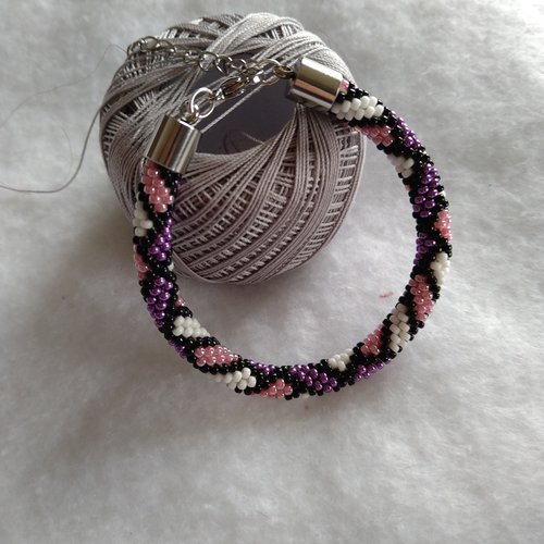 Bracelet noir, violet, rose, blanc