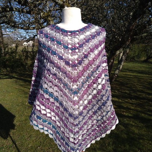Poncho crochet lolita