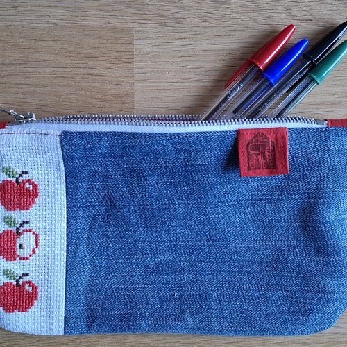 Trousse "pommes rouges"