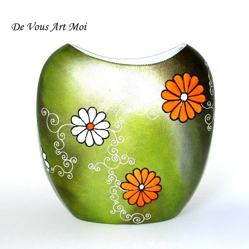 Vase en porcelaine,vase artisanal motif fleur,peint à la main,fait main