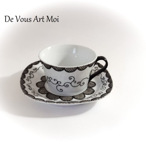 Tasse céramique porcelaine baroque arabesque avec soucoupe peinte main artisanale